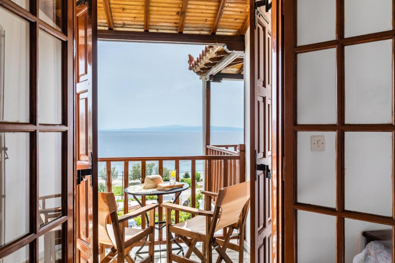 Lilian Beachfront Apartments 尼欧克利马 外观 照片