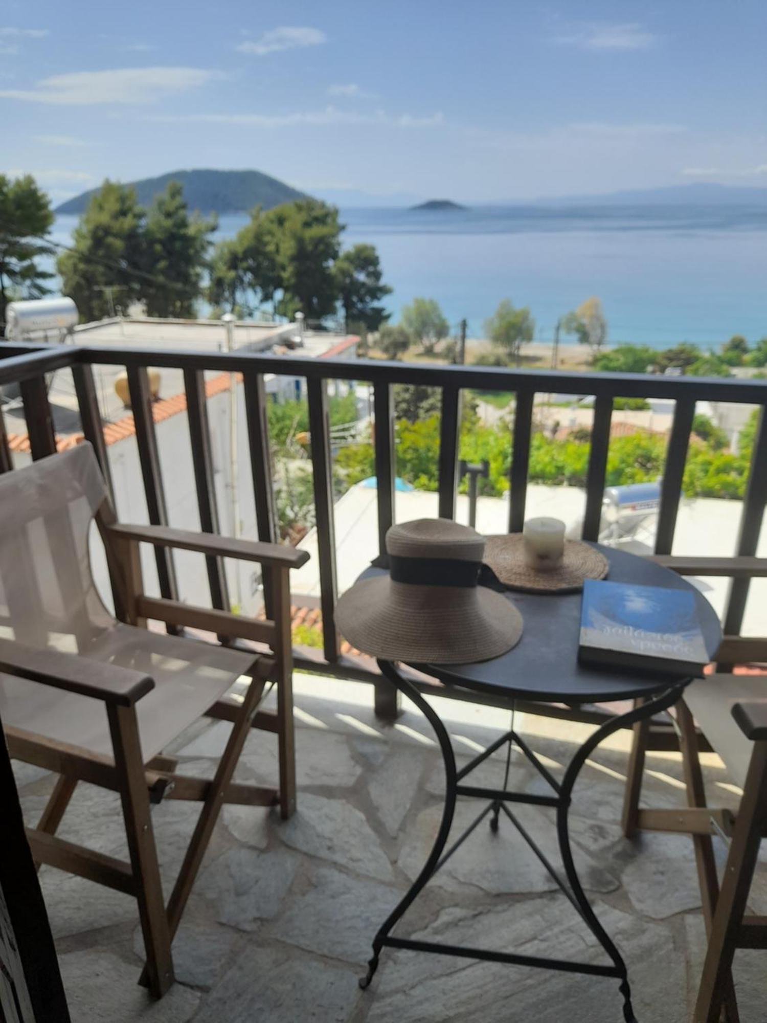 Lilian Beachfront Apartments 尼欧克利马 外观 照片