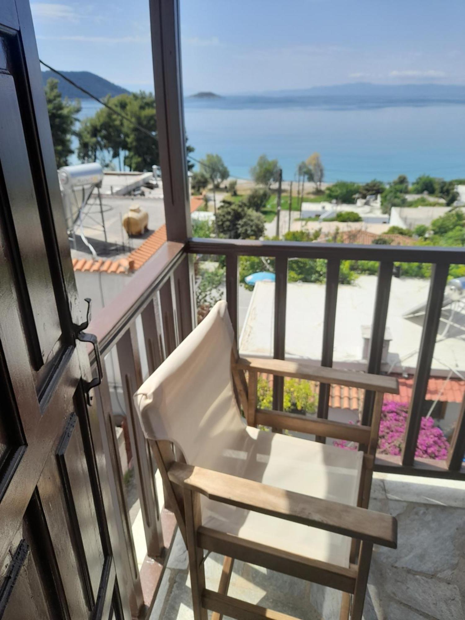 Lilian Beachfront Apartments 尼欧克利马 外观 照片