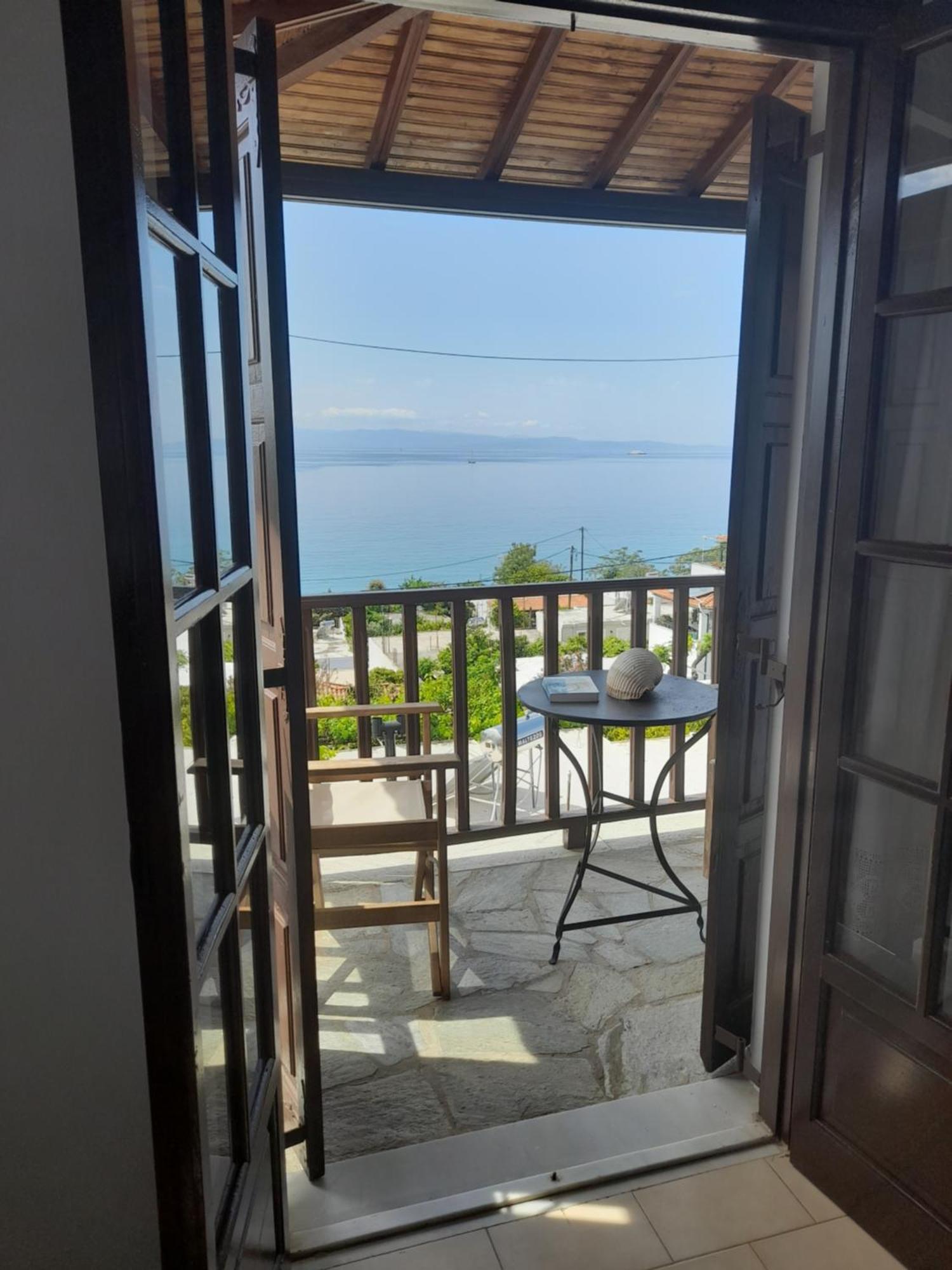 Lilian Beachfront Apartments 尼欧克利马 外观 照片