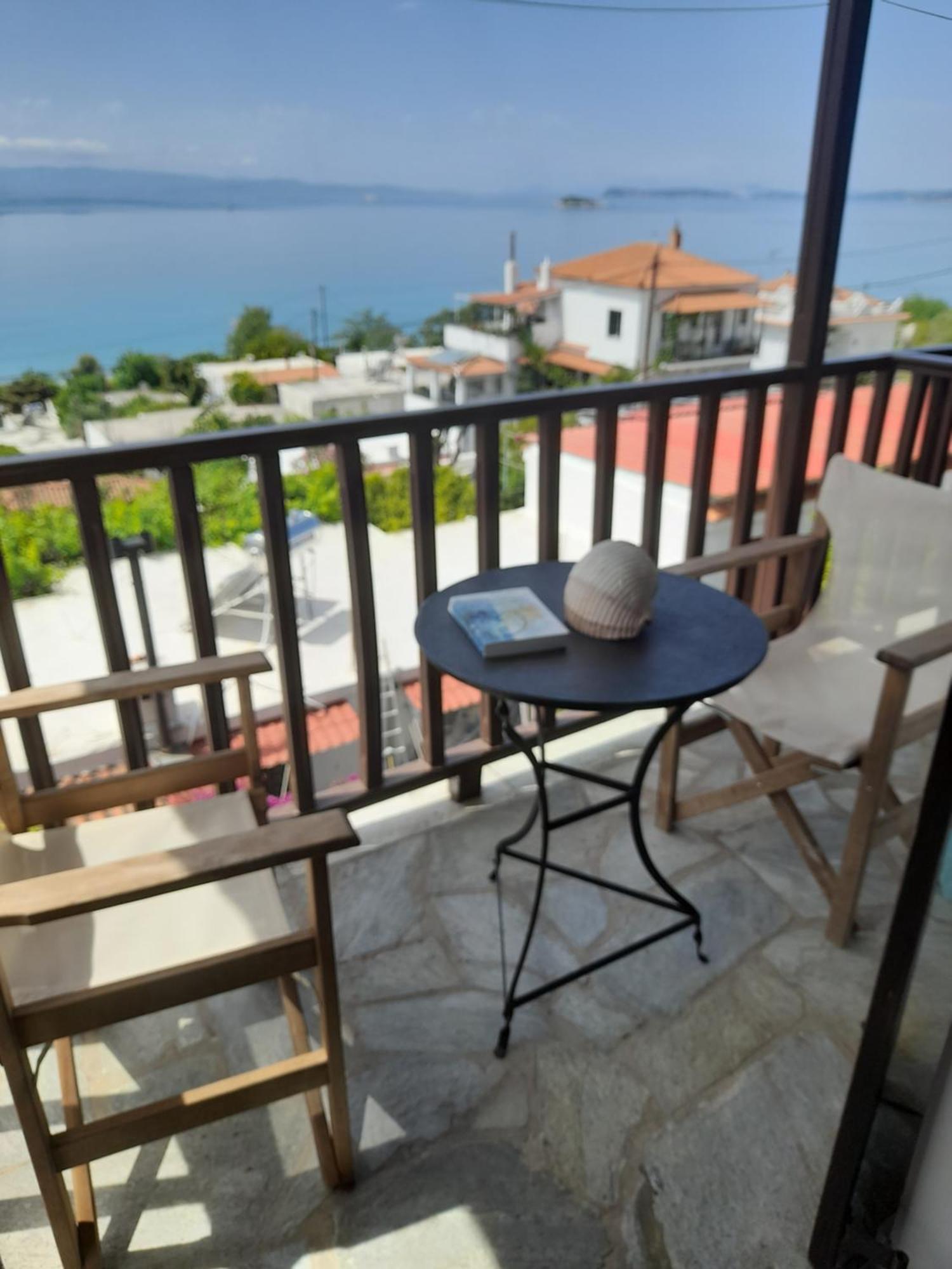 Lilian Beachfront Apartments 尼欧克利马 外观 照片